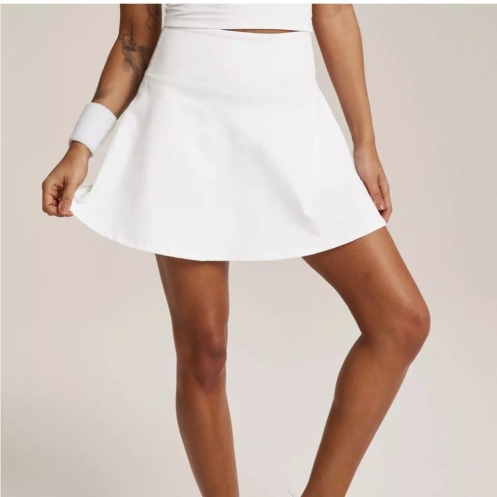 Beyond Yoga Spacedye Hot shot circle white biker short skirt size M